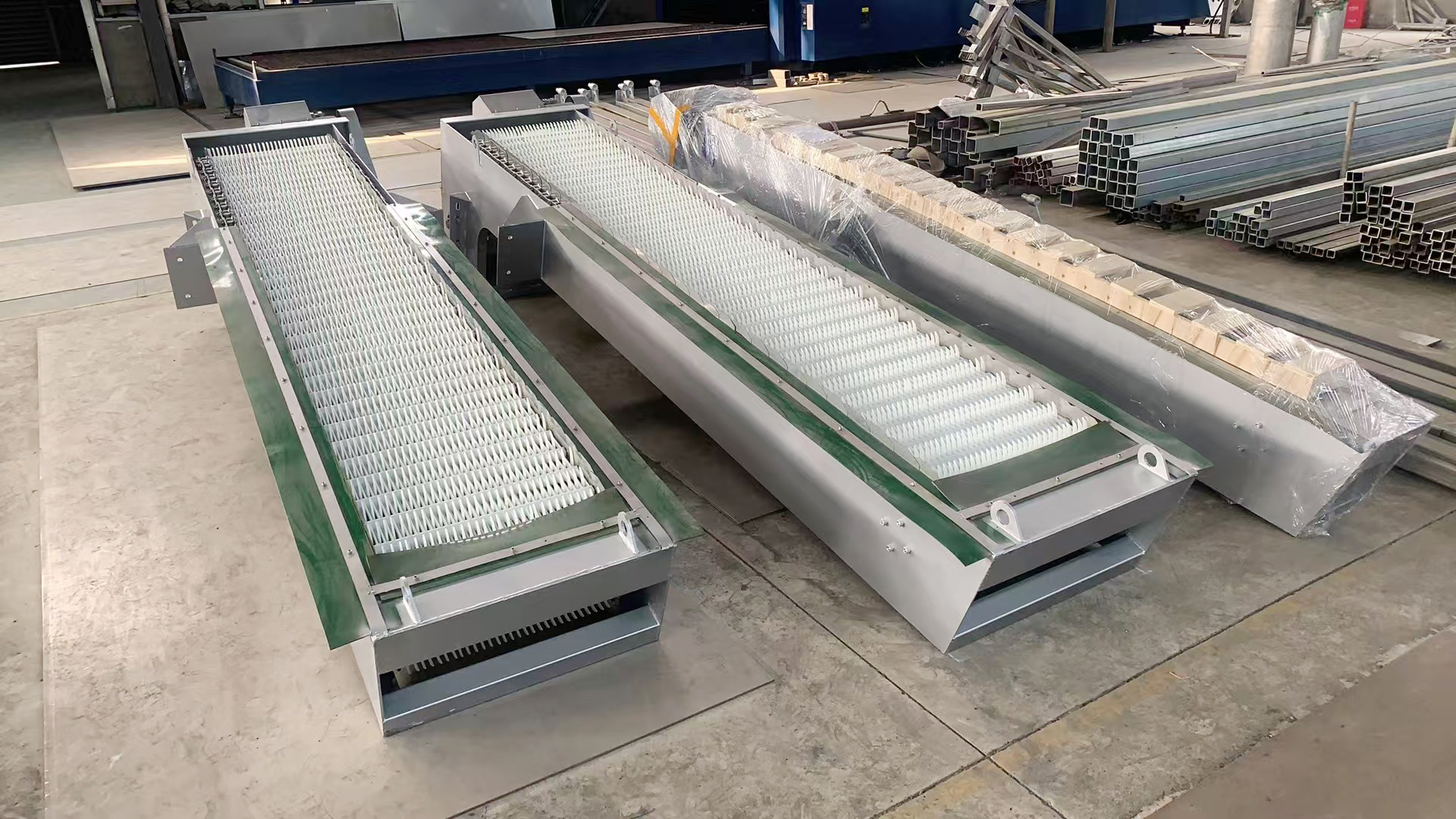 回轉(zhuǎn)耙式格柵除污機是保障整個水處理系統(tǒng)順暢運行的基石。