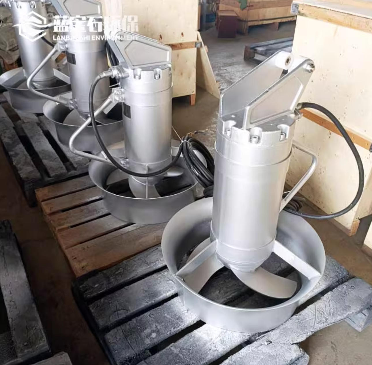 不銹鋼潛水?dāng)嚢铏C適用于哪些環(huán)境？專業(yè)選型與應(yīng)用環(huán)境深度解析